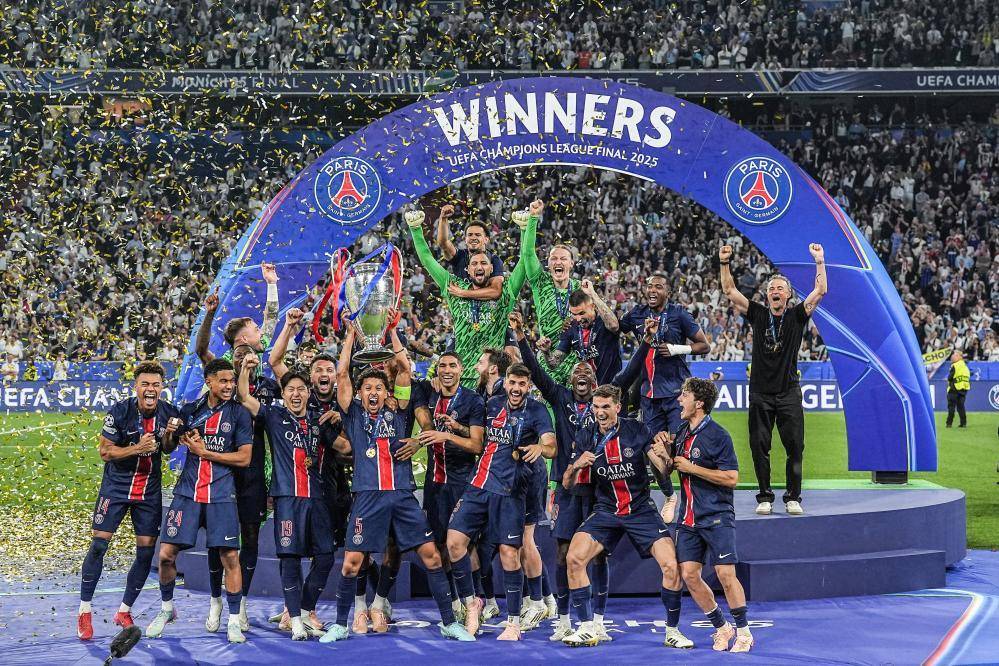 开云娱乐网站 -欧冠集结日走向成谜，法兰克福单刀错失，态度坚定，阵容厚度经受考验(女足欧冠历届冠军一览图)