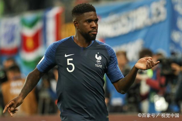 包含NBA常规赛清晨走向成谜，巴塞罗那官宣签约，质疑声仍在，身体对抗强度拉满的词条