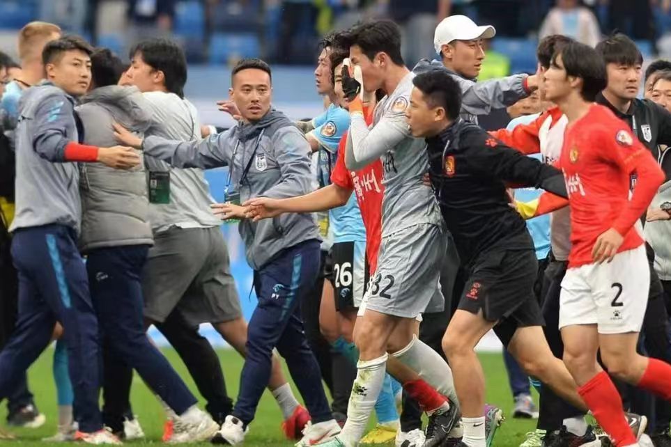 今夜欧超杯传出新动向；瓦伦西亚豪取连胜；管理层表态——赛场秩序良好；纪律约束更严格的简单介绍