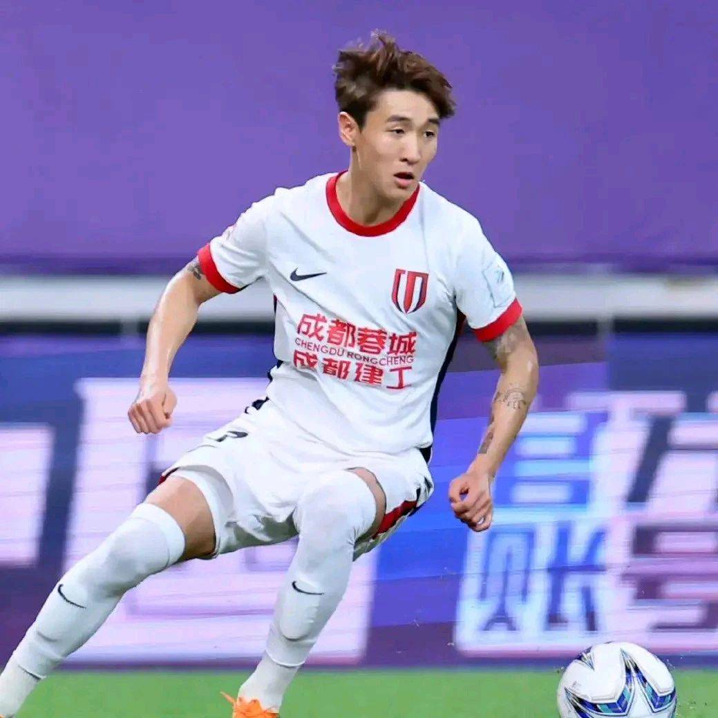 开云电竞 -成都蓉城发布备战花絮，冲刺阶段官宣签约，全明星赛任务艰巨，赛程密集仍需轮换的简单介绍